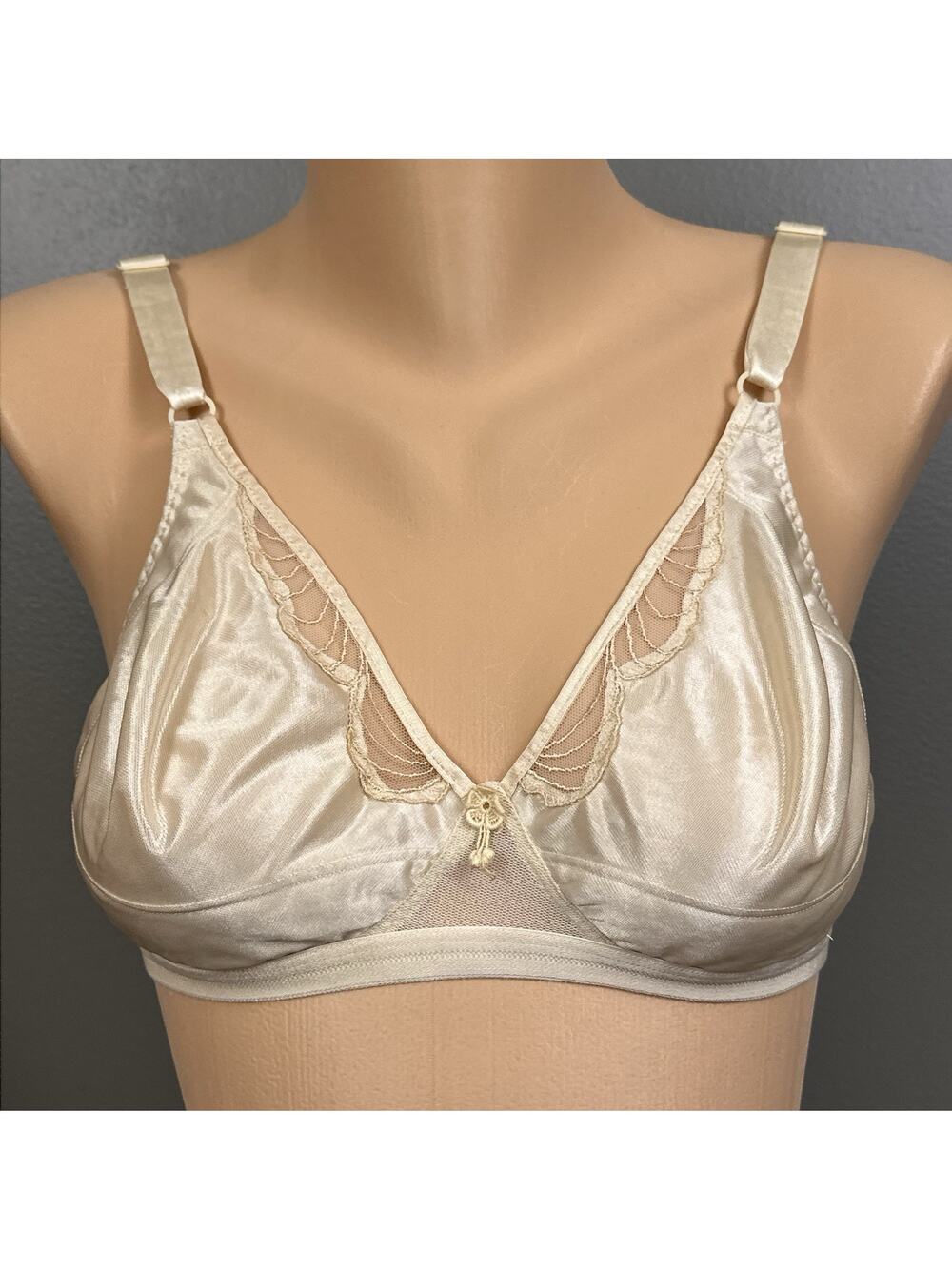Vintage Playtex Support Can Be Beautiful Bra 38B Playtex 4048 70s 80s Satin Lace